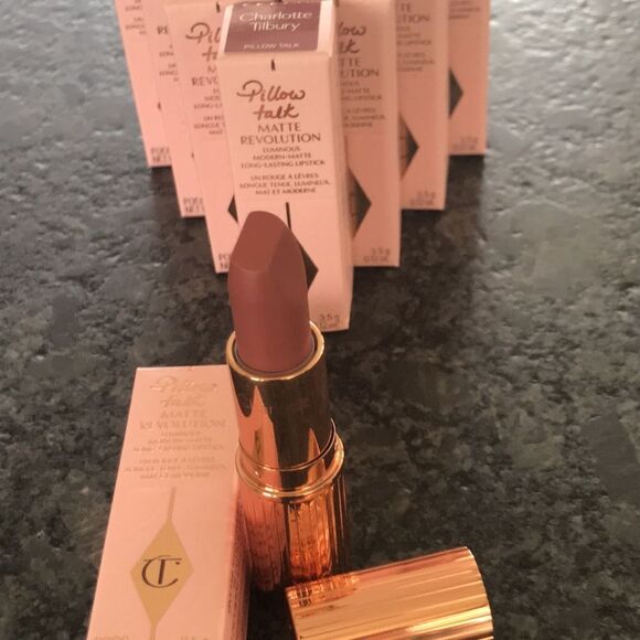 Charlotte Tilbury Matte Revolution Lipstick in Pillow Talk full size BNIB - Picture 2 of 9